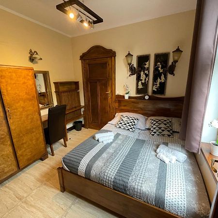 Bed and Breakfast Dworek Oliwski à Gdańsk Extérieur photo