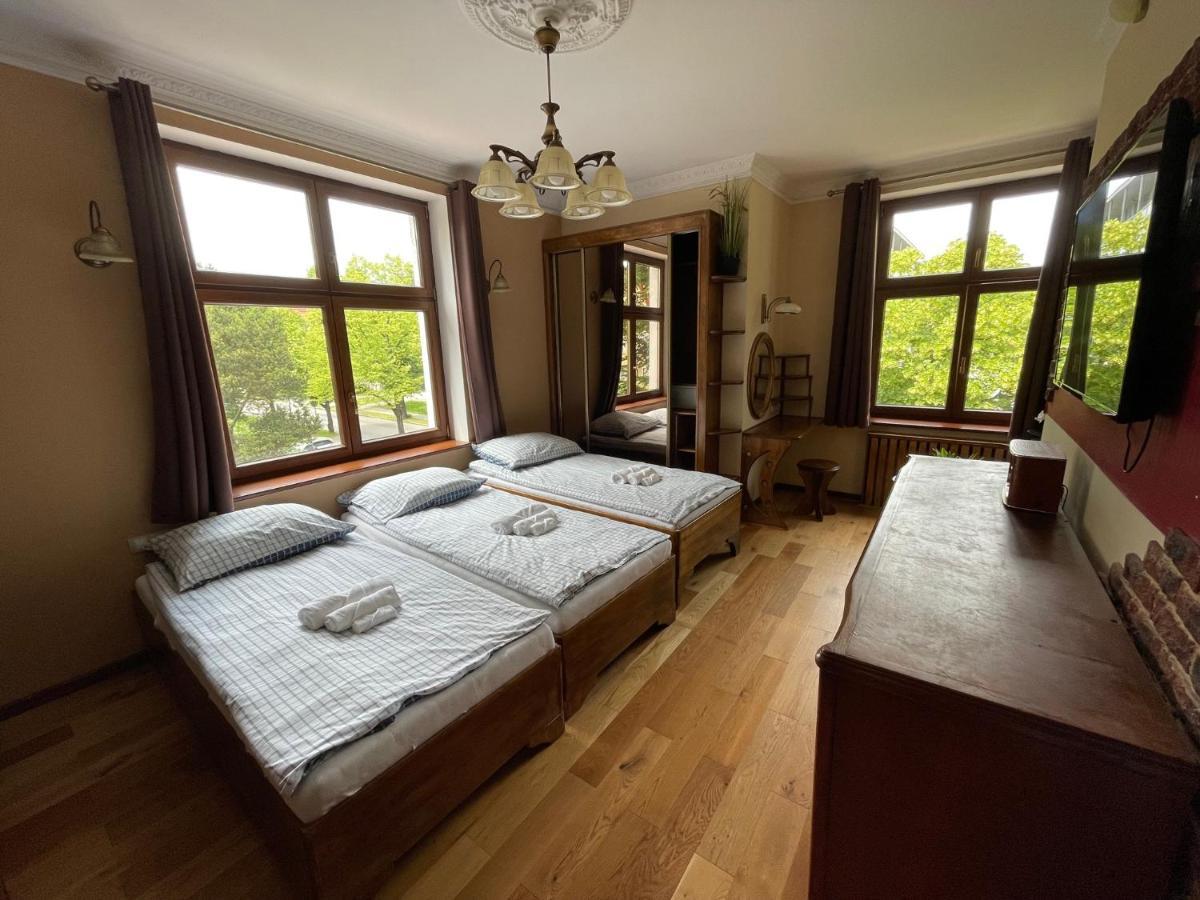 Bed and Breakfast Dworek Oliwski à Gdańsk Extérieur photo