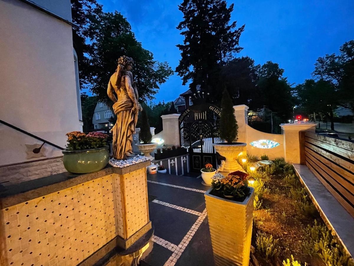 Bed and Breakfast Dworek Oliwski à Gdańsk Extérieur photo