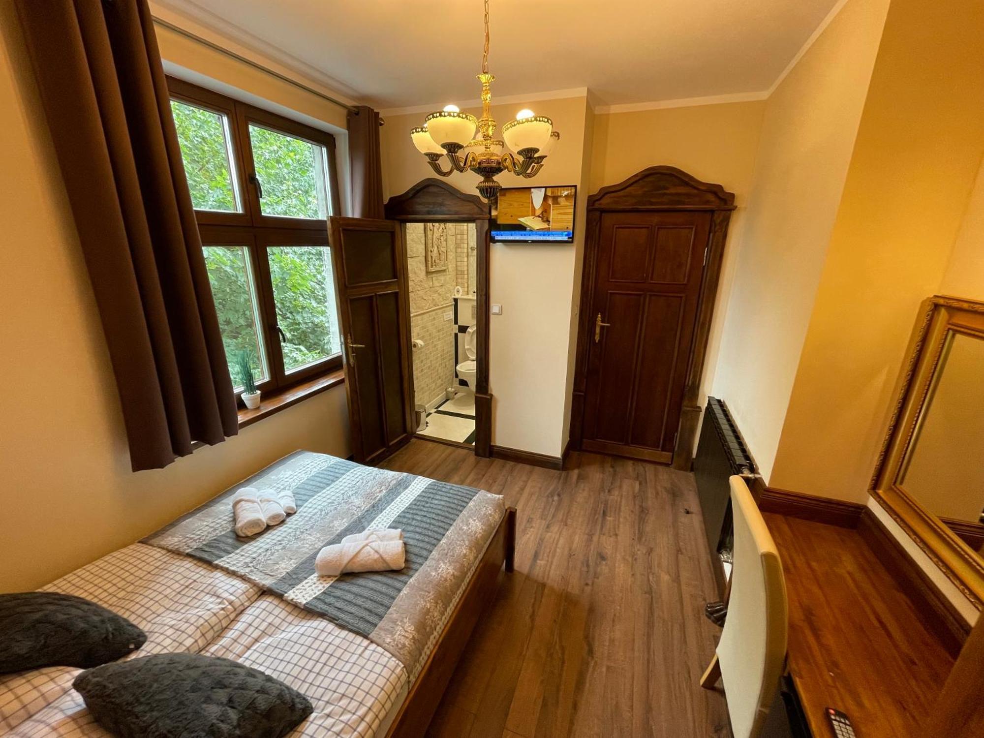 Bed and Breakfast Dworek Oliwski à Gdańsk Extérieur photo