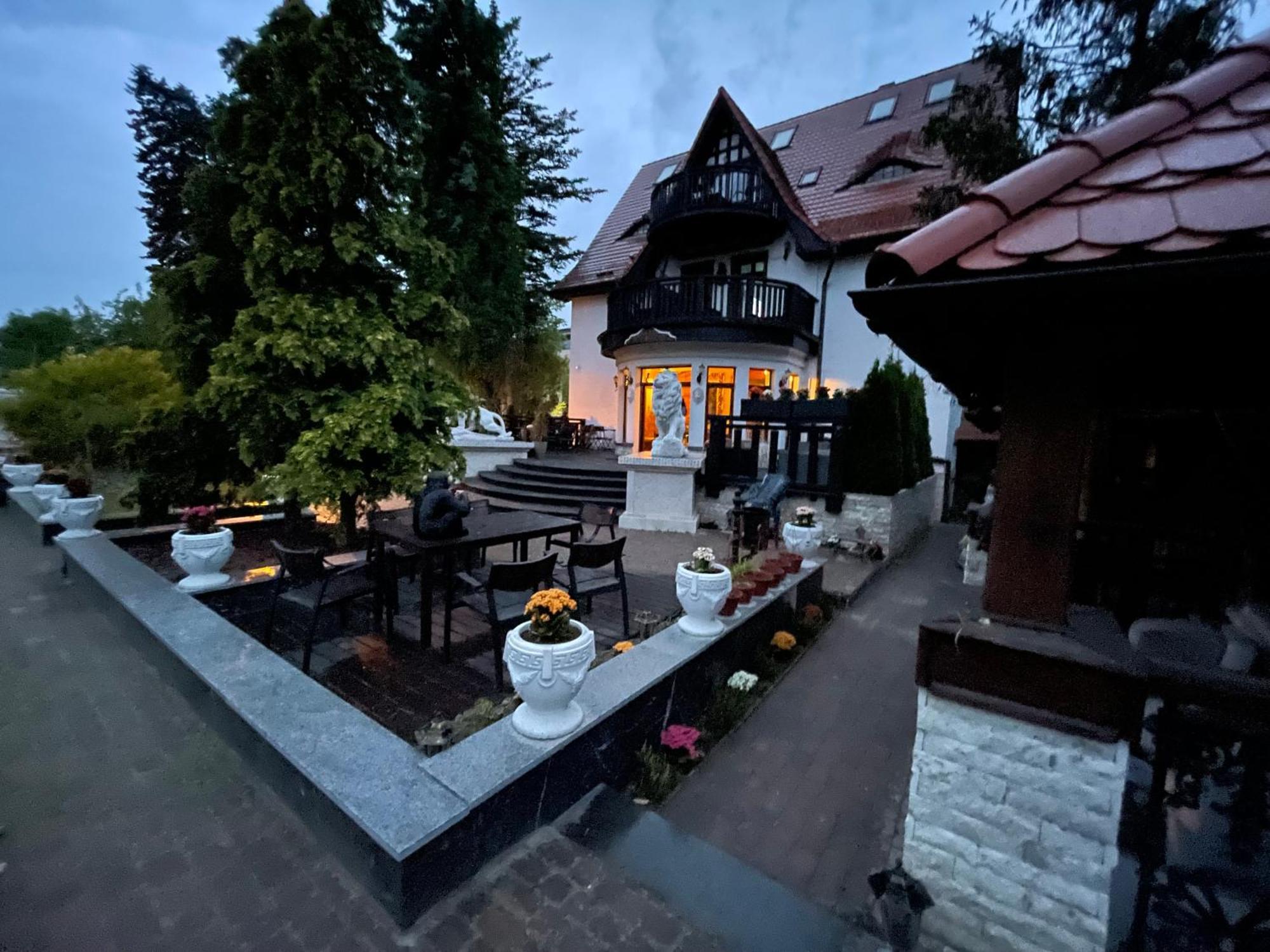 Bed and Breakfast Dworek Oliwski à Gdańsk Extérieur photo